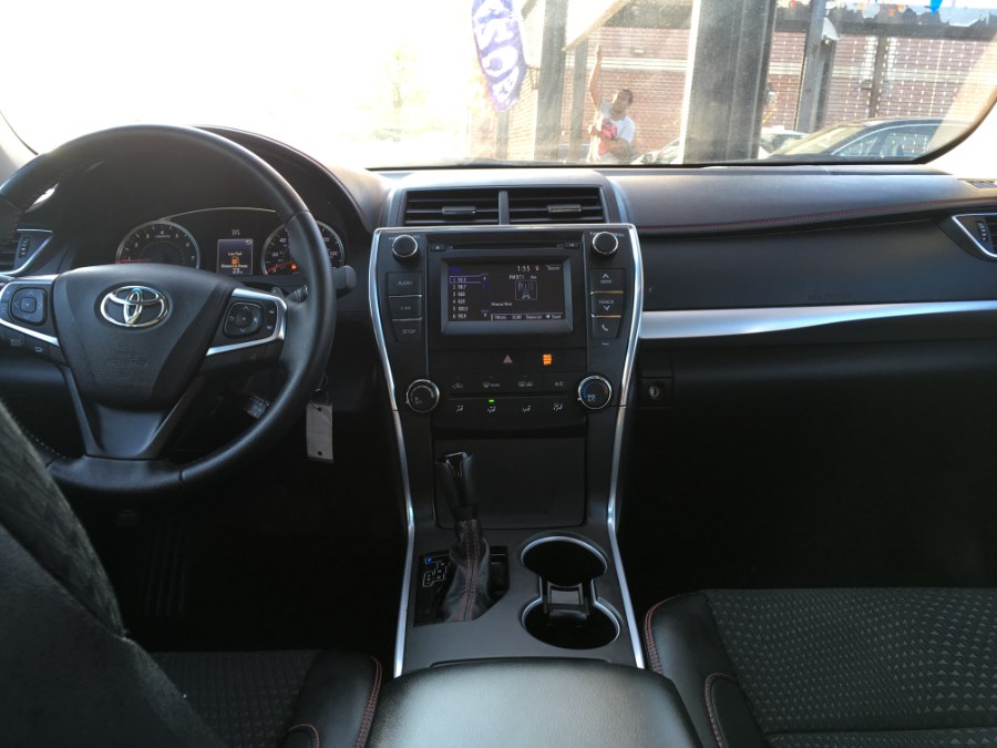 2015 Toyota Camry 4dr Sdn I4 Auto SE (Natl) photo