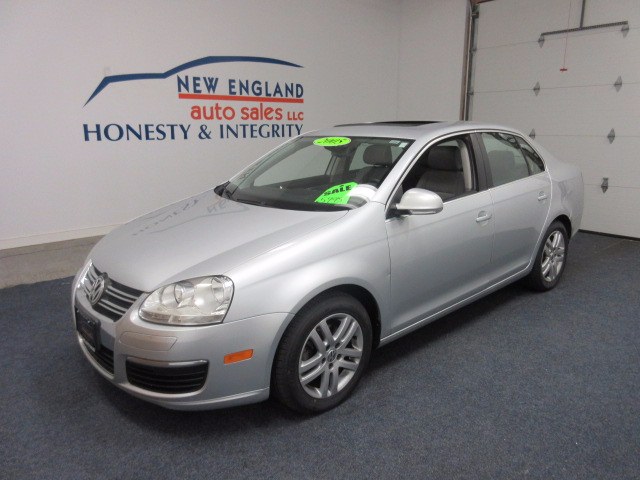 2005 Volkswagen Jetta Sedan A5 4dr 2.5L Auto, available for sale in Plainville, Connecticut | New England Auto Sales LLC. Plainville, Connecticut