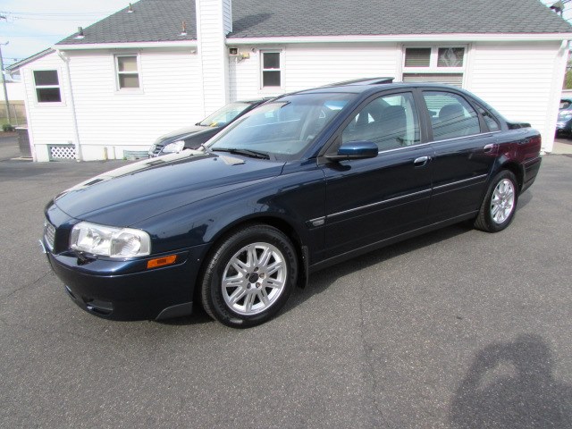 2004 Volvo S80 4dr Sdn 2.5L Turbo w/Sunroof, available for sale in Milford, Connecticut | Chip's Auto Sales Inc. Milford, Connecticut