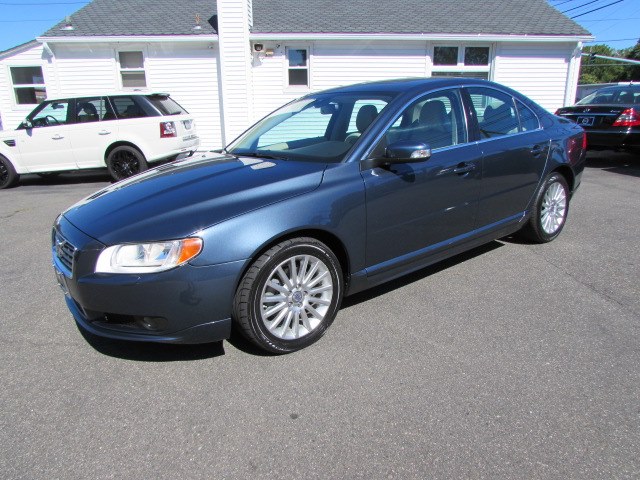 2008 Volvo S80 4dr Sdn 3.2L FWD, available for sale in Milford, Connecticut | Chip's Auto Sales Inc. Milford, Connecticut