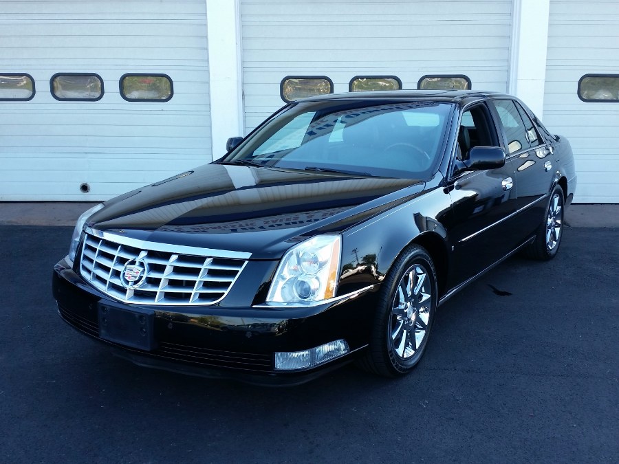 2006 Cadillac DTS 4dr Sdn w/1SE, available for sale in Berlin, Connecticut | Action Automotive. Berlin, Connecticut