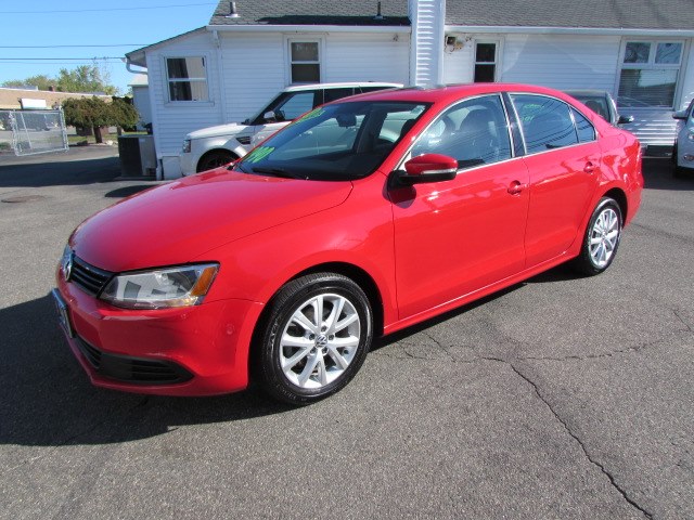 2011 Volkswagen Jetta Sedan 4dr Manual SE w/Convenience & , available for sale in Milford, Connecticut | Chip's Auto Sales Inc. Milford, Connecticut