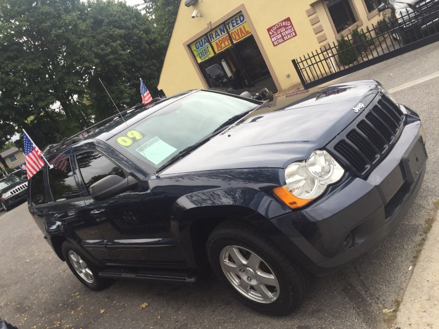 2009 Jeep Grand Cherokee 4WD 4dr Laredo, available for sale in Huntington Station, New York | Huntington Auto Mall. Huntington Station, New York