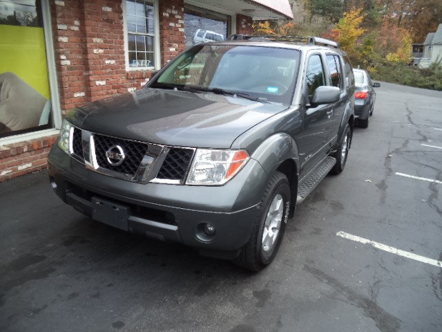 2005 Nissan Pathfinder SE Off Road 4WD, available for sale in Naugatuck, Connecticut | Riverside Motorcars, LLC. Naugatuck, Connecticut