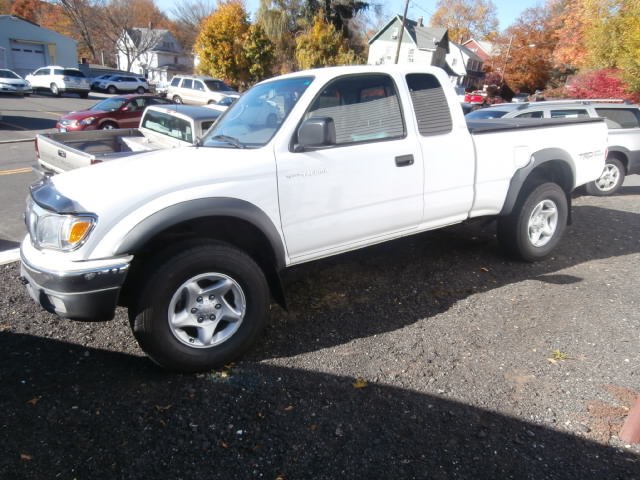 2003 Toyota Tacoma SR5-TRD XtraCab V6 Manual 4WD, available for sale in Waterbury, Connecticut | Jim Juliani Motors. Waterbury, Connecticut