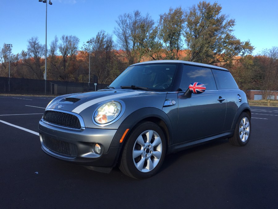 2007 MINI Cooper Hardtop 2dr Cpe S, available for sale in Waterbury, Connecticut | Platinum Auto Care. Waterbury, Connecticut