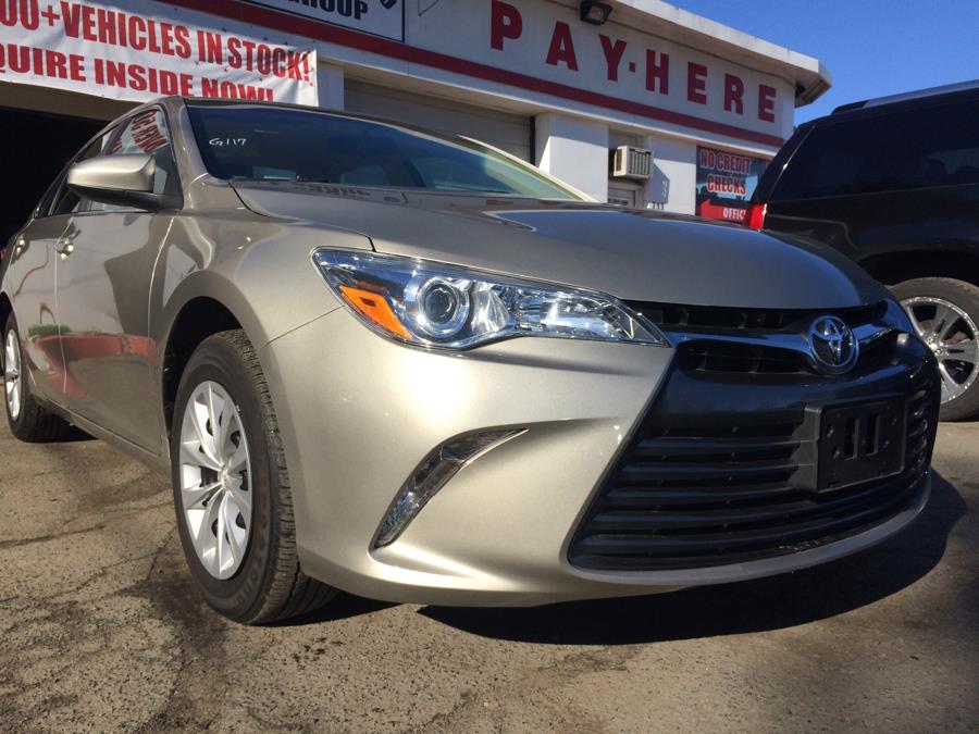 2015 Toyota Camry 4dr Sdn I4 Auto xle(Natl), available for sale in S.Windsor, Connecticut | Empire Auto Wholesalers. S.Windsor, Connecticut