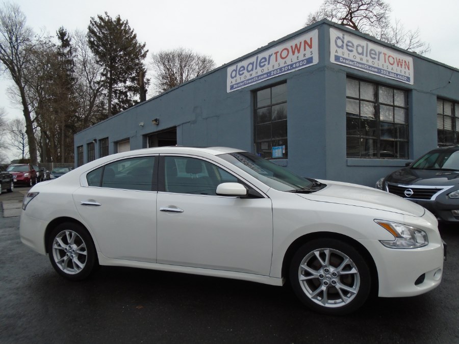2014 Nissan Maxima 4dr Sdn 3.5 SV w/Sport Pkg, available for sale in Milford, Connecticut | Dealertown Auto Wholesalers. Milford, Connecticut