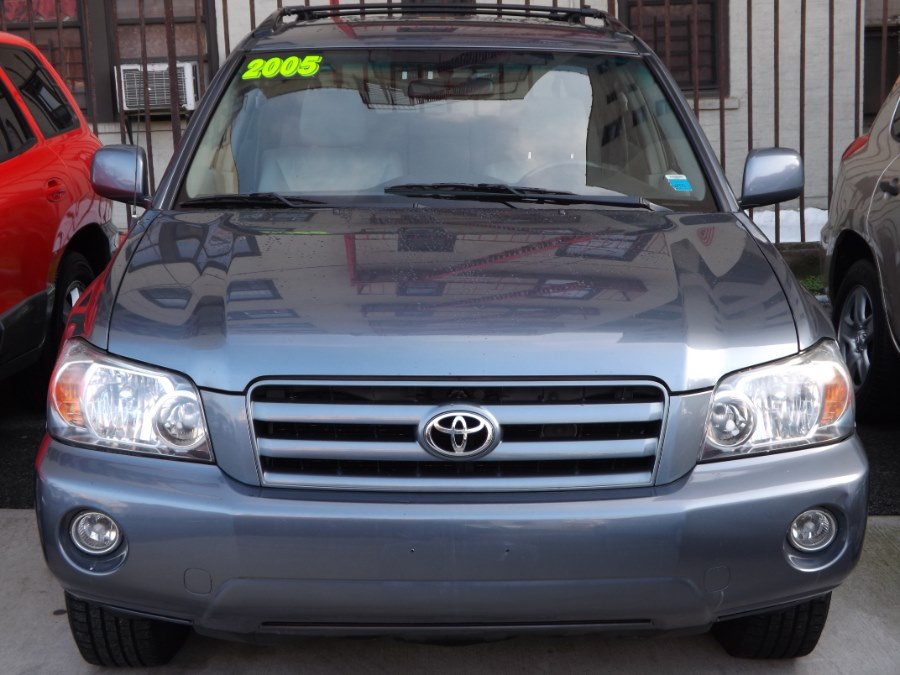 2005 Toyota Highlander 4dr V6 4WD Limited w/3rd Row (Natl), available for sale in Jamaica, New York | Hillside Auto Center. Jamaica, New York