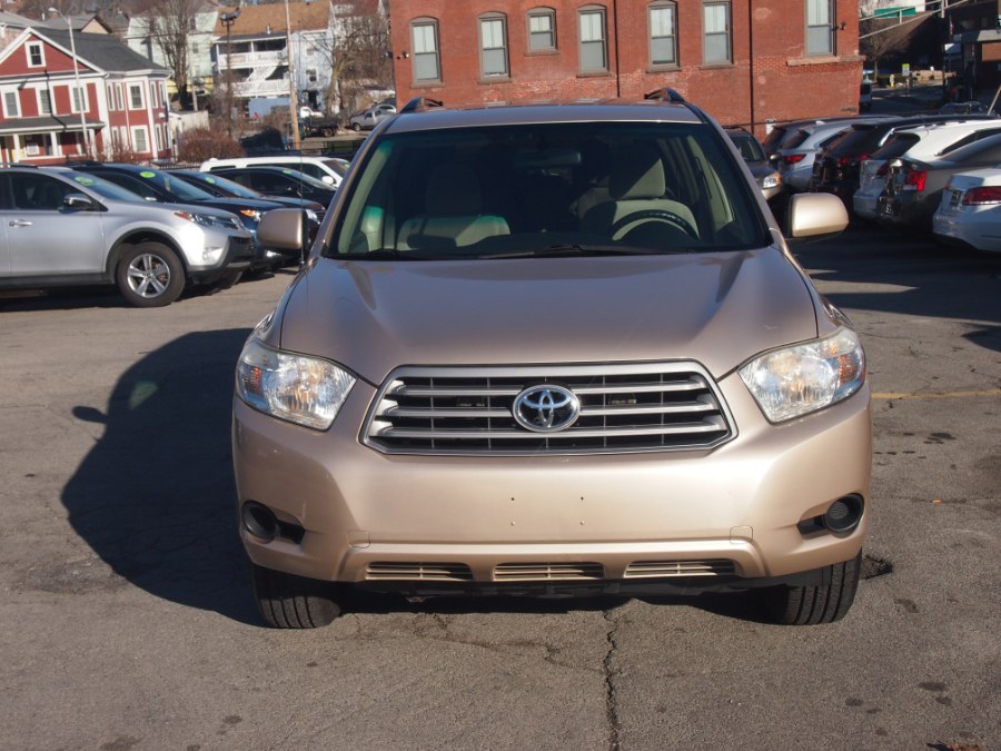2009 Toyota Highlander 4WD 4dr V6  Base 7 Pass, available for sale in Worcester, Massachusetts | Hilario's Auto Sales Inc.. Worcester, Massachusetts