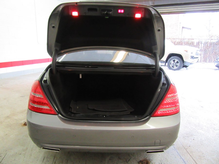 2010 Mercedes-Benz S-Class 4dr Sdn S550 4MATIC, available for sale in Little Ferry, New Jersey | Victoria Preowned Autos Inc. Little Ferry, New Jersey 2010 Mercedes-Benz S-Class 4dr Sdn S550 4MATIC, available for sale in Little Ferry, New Jersey | Victoria Preowned Autos Inc. Little Ferry, New Jersey