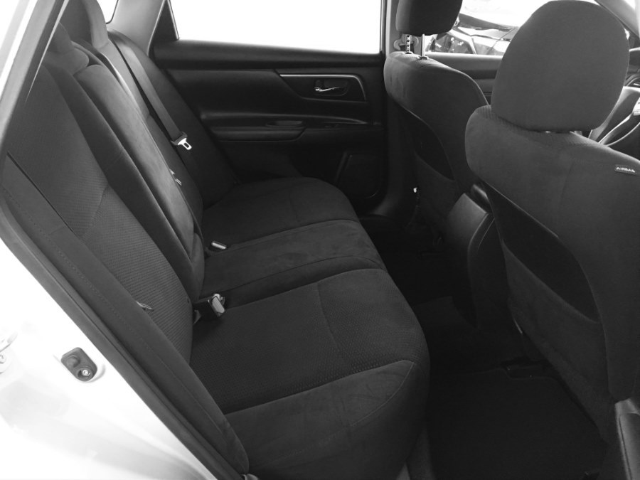 2015 Nissan Altima 4dr Sdn I4 2.5 SV photo