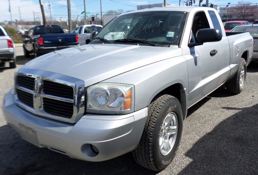 2006 Dodge Dakota 2dr Club Cab 131 4WD SLT, available for sale in Patchogue, New York | Romaxx Truxx. Patchogue, New York