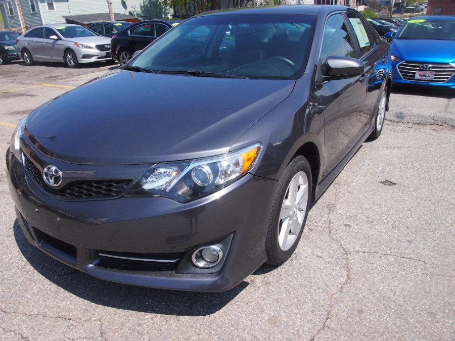 2014 Toyota Camry 2014.5 4dr Sdn I4 Auto SE  Backup Camera/Sun Roof, available for sale in Worcester, Massachusetts | Hilario's Auto Sales Inc.. Worcester, Massachusetts