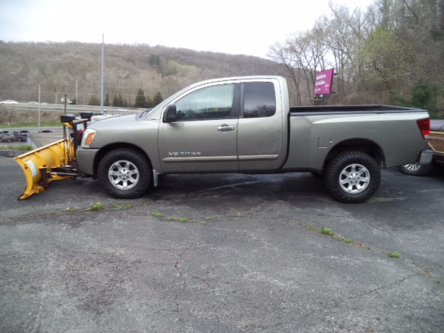 2006 Nissan Titan SE King Cab 4WD, available for sale in Naugatuck, Connecticut | Riverside Motorcars, LLC. Naugatuck, Connecticut