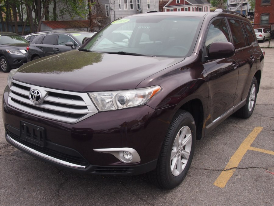 2013 Toyota Highlander 4WD 4dr V6 (Natl)SE W//3rd Road Seat/Backup Camera, available for sale in Worcester, Massachusetts | Hilario's Auto Sales Inc.. Worcester, Massachusetts