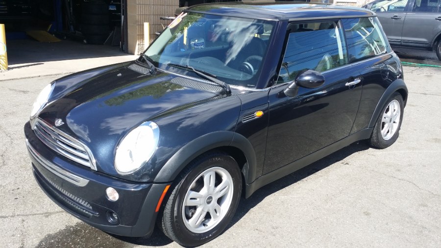 2006 MINI Cooper Hardtop 2dr Cpe, available for sale in Stratford, Connecticut | Mike's Motors LLC. Stratford, Connecticut