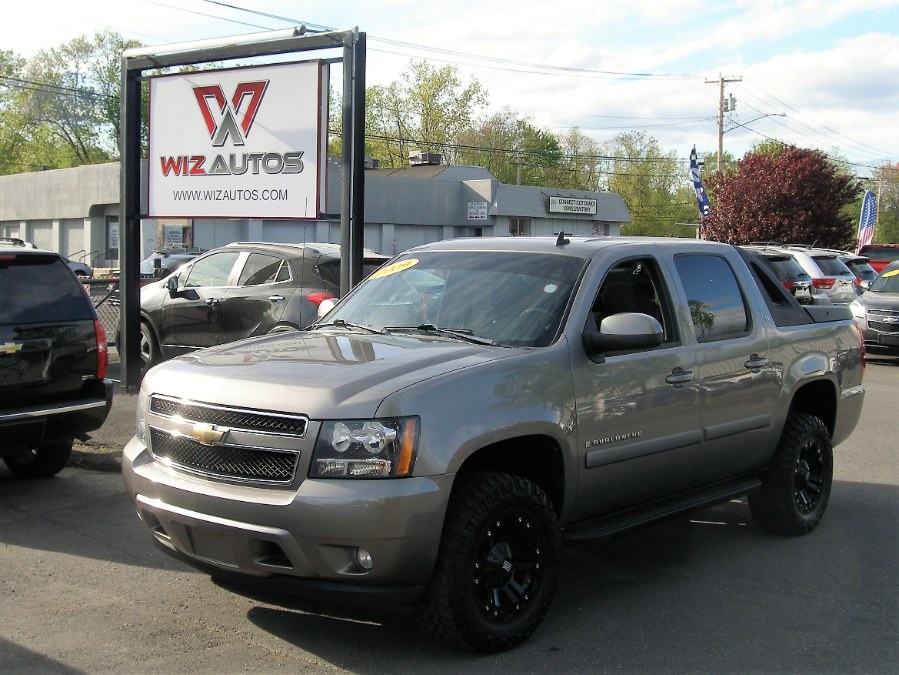 2009 Chevrolet Avalanche 4WD Crew Cab 130" LT w/1LT, available for sale in Stratford, Connecticut | Wiz Leasing Inc. Stratford, Connecticut