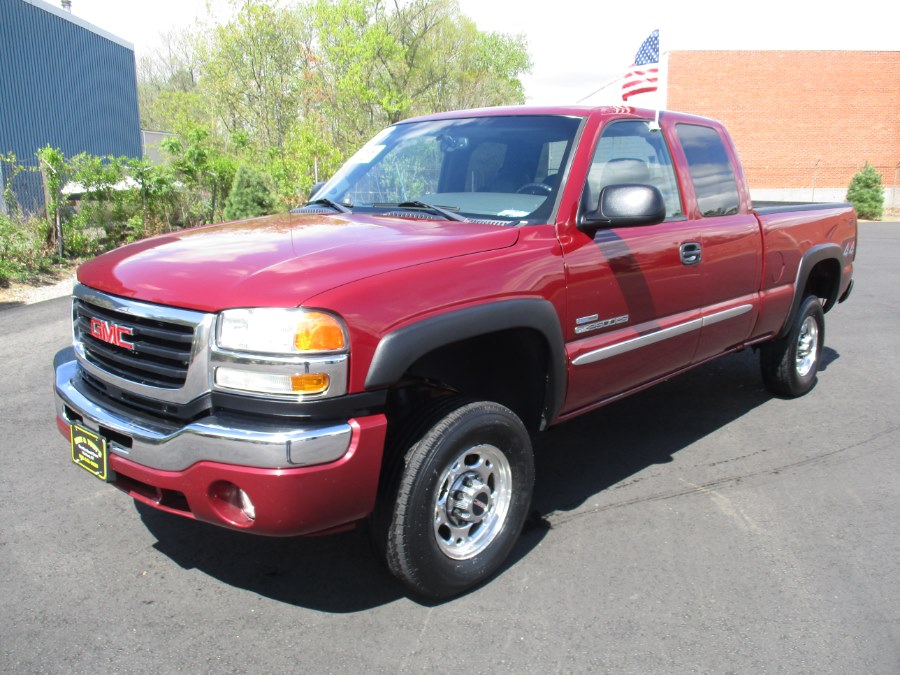 2007 GMC Sierra 2500HD Classic 4WD Ext Cab 143.5" SLT, available for sale in South Windsor, Connecticut | Mike And Tony Auto Sales, Inc. South Windsor, Connecticut