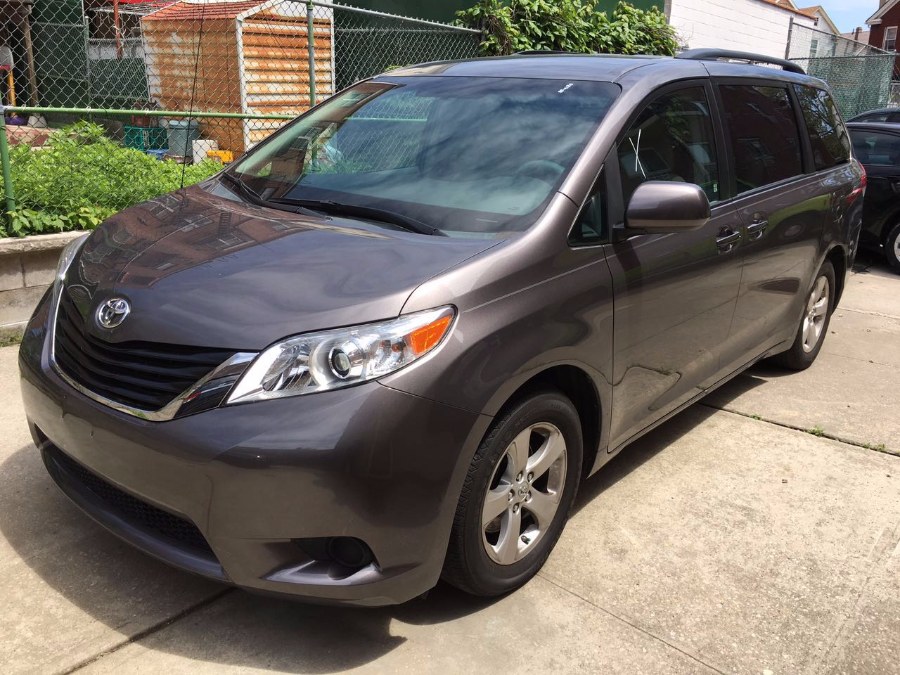 2014 Toyota Sienna 5dr 8-Pass Van V6 LE FWD, available for sale in Woodside, New York | Pepmore Auto Sales Inc.. Woodside, New York