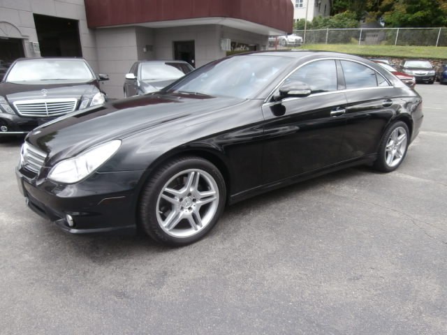 2007 Mercedes-Benz CLS-Class 4dr Sdn 5.5L, available for sale in Waterbury, Connecticut | Jim Juliani Motors. Waterbury, Connecticut