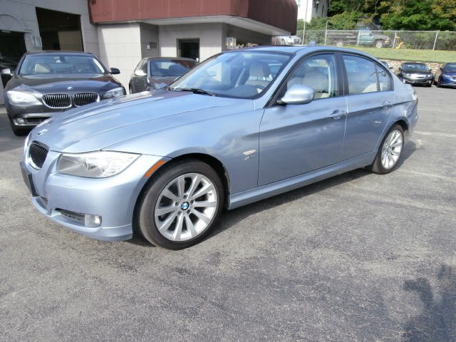 2011 BMW 3 Series 4dr Sdn 328i xDrive AWD, available for sale in Waterbury, Connecticut | Jim Juliani Motors. Waterbury, Connecticut