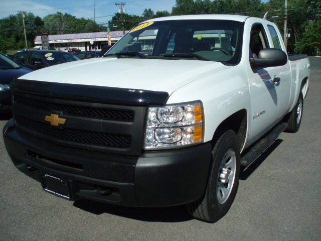 2013 Chevrolet Silverado 1500 4WD Ext Cab 143.5" Work Truck, available for sale in Manchester, Connecticut | Vernon Auto Sale & Service. Manchester, Connecticut