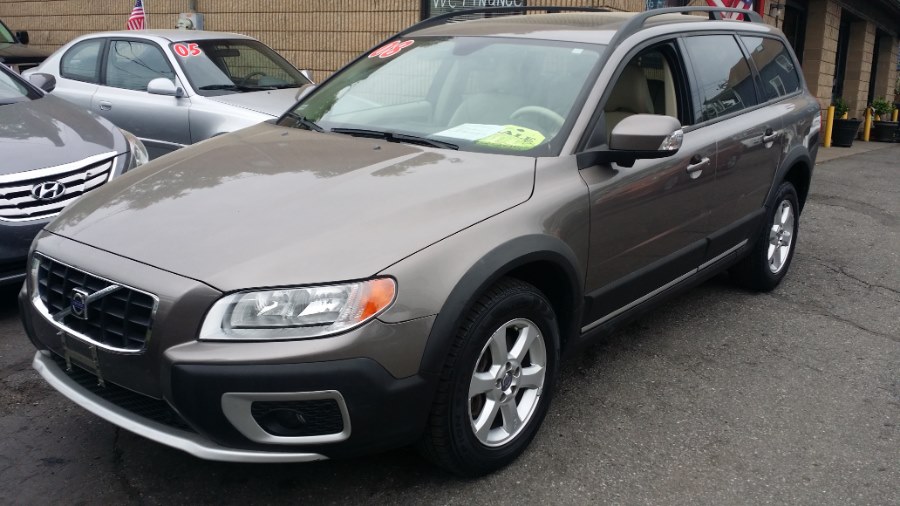 2008 Volvo XC70 4dr Wgn w/Snrf, available for sale in Stratford, Connecticut | Mike's Motors LLC. Stratford, Connecticut