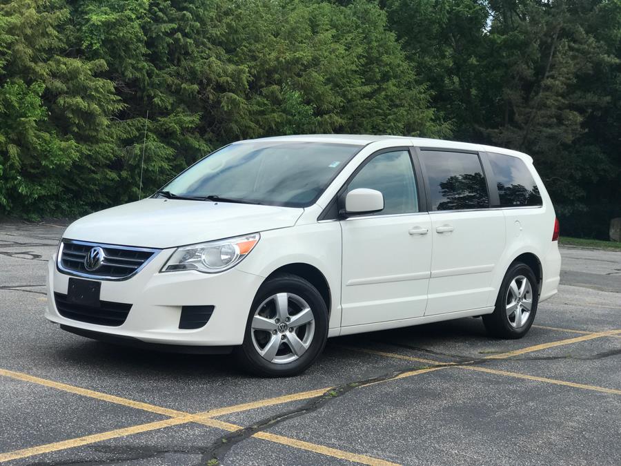 2009 Volkswagen Routan 4dr Wgn SEL w/RSE PZEV, available for sale in Waterbury, Connecticut | Platinum Auto Care. Waterbury, Connecticut