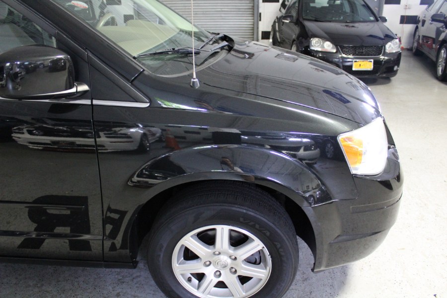 2008 Chrysler Town & Country 4dr Wgn Touring, available for sale in Deer Park, New York | Car Tec Enterprise Leasing & Sales LLC. Deer Park, New York 2008 Chrysler Town & Country 4dr Wgn Touring, available for sale in Deer Park, New York | Car Tec Enterprise Leasing & Sales LLC. Deer Park, New York