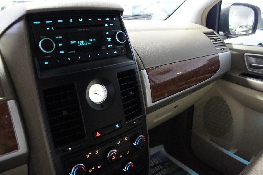 2008 Chrysler Town & Country 4dr Wgn Touring, available for sale in Deer Park, New York | Car Tec Enterprise Leasing & Sales LLC. Deer Park, New York 2008 Chrysler Town & Country 4dr Wgn Touring, available for sale in Deer Park, New York | Car Tec Enterprise Leasing & Sales LLC. Deer Park, New York