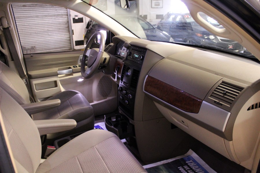 2008 Chrysler Town & Country 4dr Wgn Touring, available for sale in Deer Park, New York | Car Tec Enterprise Leasing & Sales LLC. Deer Park, New York 2008 Chrysler Town & Country 4dr Wgn Touring, available for sale in Deer Park, New York | Car Tec Enterprise Leasing & Sales LLC. Deer Park, New York