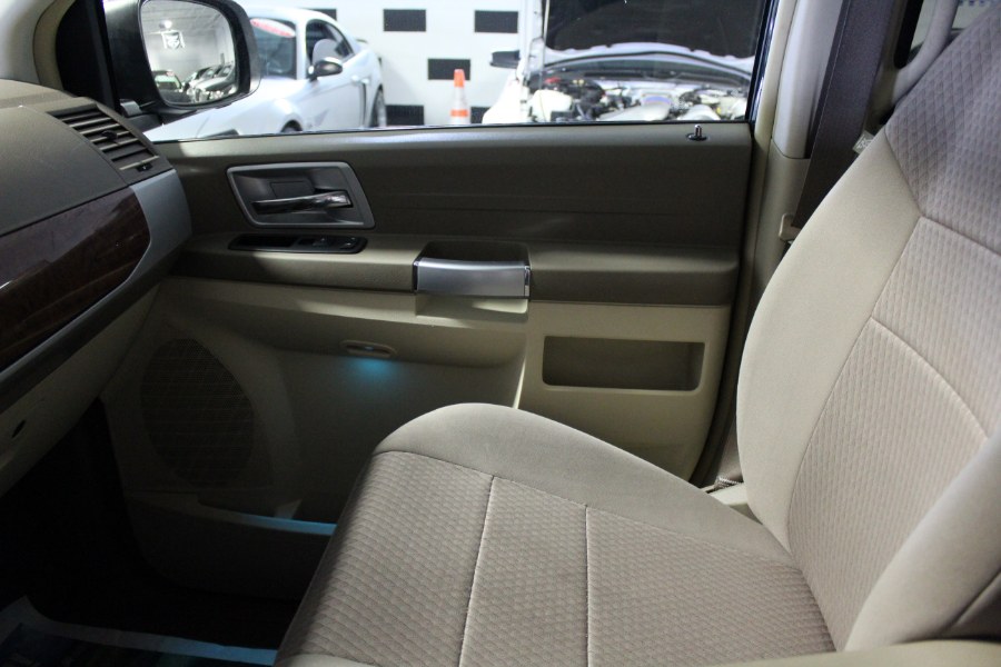 2008 Chrysler Town & Country 4dr Wgn Touring, available for sale in Deer Park, New York | Car Tec Enterprise Leasing & Sales LLC. Deer Park, New York 2008 Chrysler Town & Country 4dr Wgn Touring, available for sale in Deer Park, New York | Car Tec Enterprise Leasing & Sales LLC. Deer Park, New York