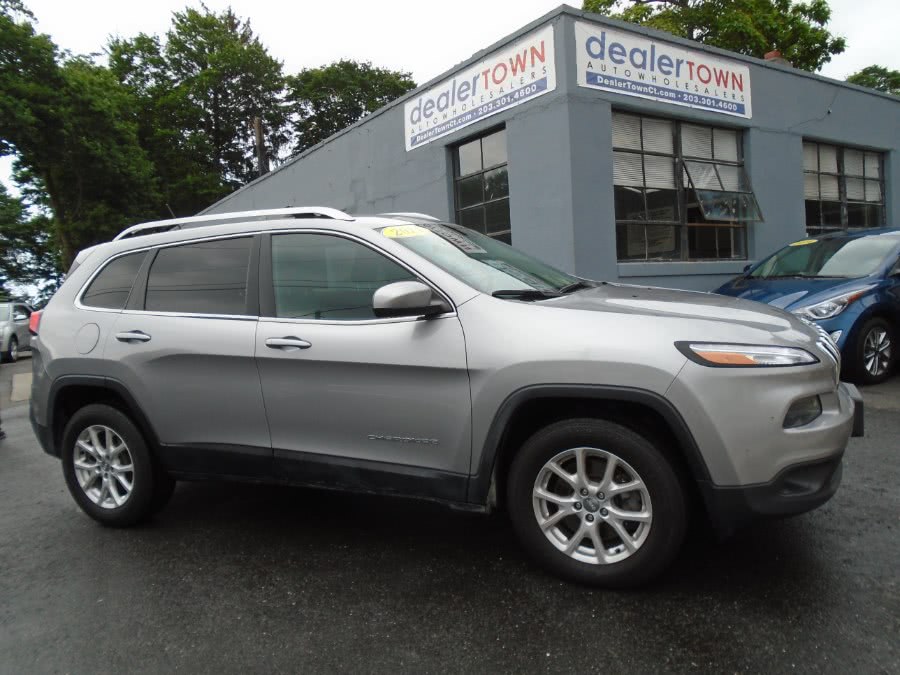 2014 Jeep Cherokee 4WD 4dr Latitude, available for sale in Milford, Connecticut | Dealertown Auto Wholesalers. Milford, Connecticut