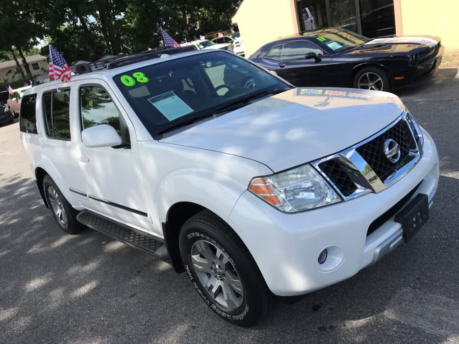 2008 Nissan Pathfinder 4WD 4dr V6 LE, available for sale in Huntington Station, New York | Huntington Auto Mall. Huntington Station, New York
