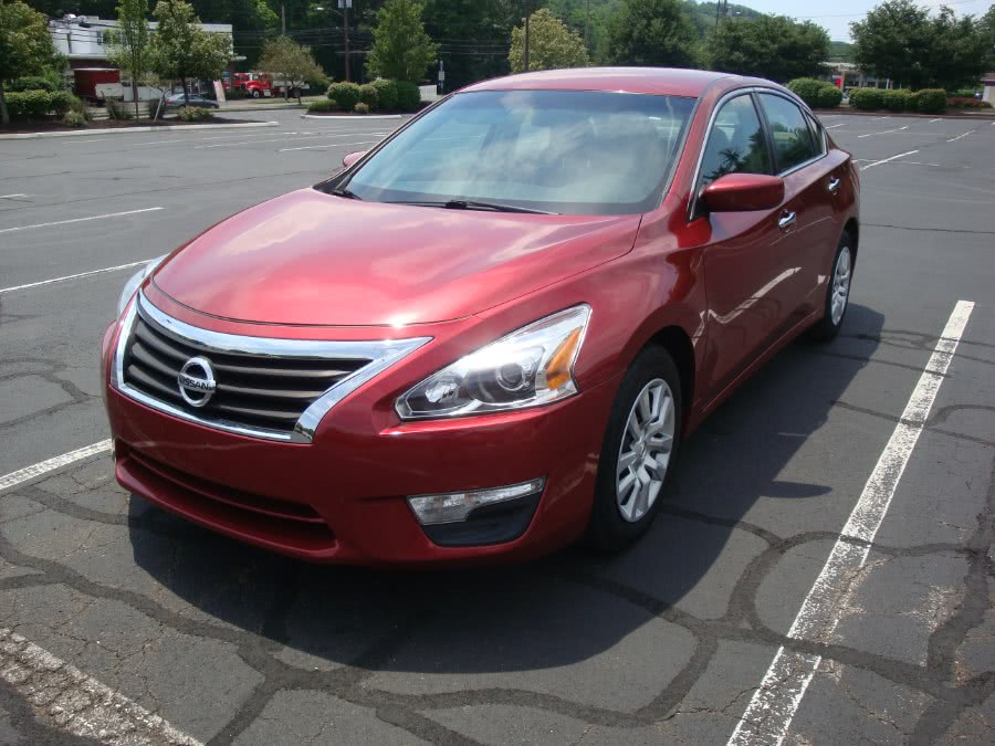 2013 Nissan Altima 4dr Sdn I4 2.5 S, available for sale in New Britain, Connecticut | Universal Motors LLC. New Britain, Connecticut