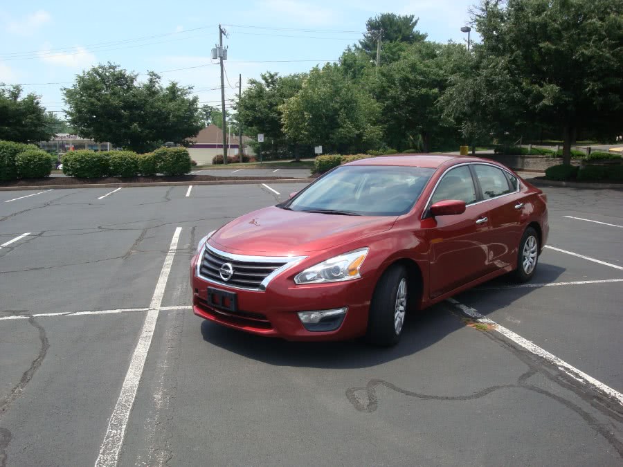 2013 Nissan Altima 4dr Sdn I4 2.5 S - Clean CarFax, available for sale in New Britain, Connecticut | Universal Motors LLC. New Britain, Connecticut