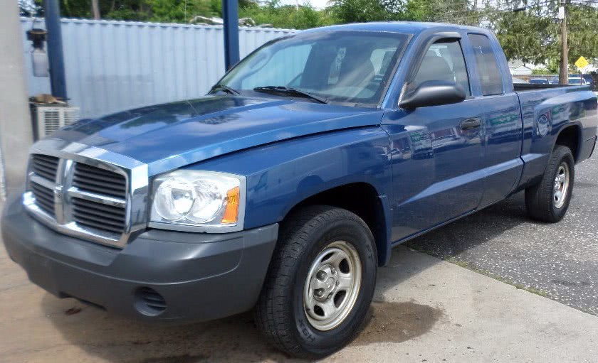 2006 Dodge Dakota 2dr Club Cab 131 ST, available for sale in Patchogue, New York | Romaxx Truxx. Patchogue, New York