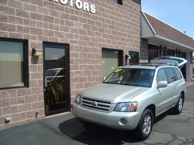 2007 Toyota Highlander 4WD 4dr V6 w/3rd Row, available for sale in Bridgeport, Connecticut | Airway Motors. Bridgeport, Connecticut