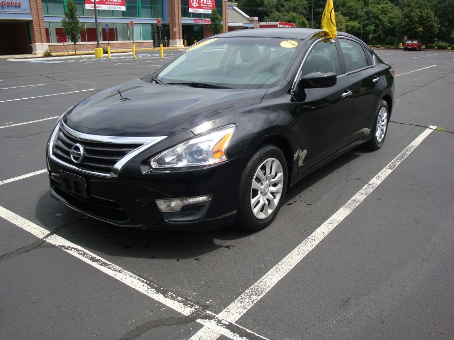 2014 Nissan Altima 4dr Sdn I4 2.5 S - Clean Carfax - One Owner, available for sale in New Britain, Connecticut | Universal Motors LLC. New Britain, Connecticut