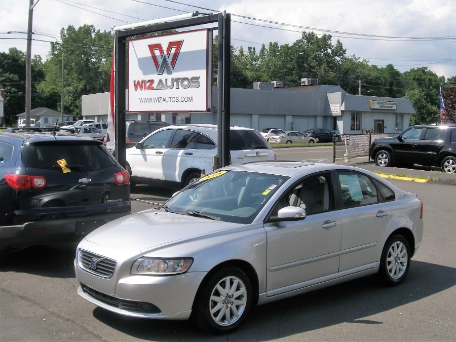2008 Volvo S40 4dr Sdn 2.4L Man FWD w/Snrf, available for sale in Stratford, Connecticut | Wiz Leasing Inc. Stratford, Connecticut