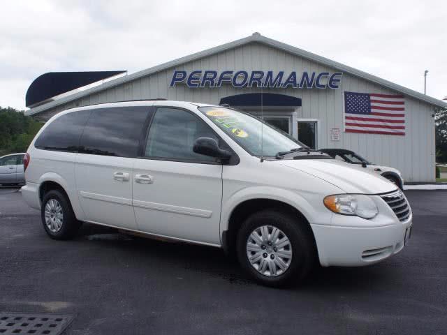 2005 Chrysler Town & Country 4dr LWB LX FWD, available for sale in Wappingers Falls, New York | Performance Motor Cars. Wappingers Falls, New York