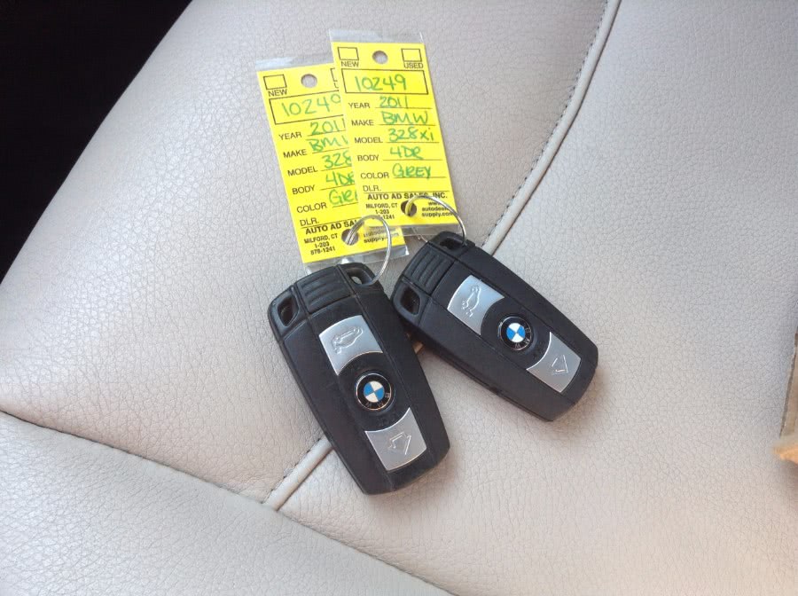 Used BMW 3 Series 4dr Sdn 328i xDrive AWD SULEV 2011 | M&M Motors International. Clinton, Connecticut Used BMW 3 Series 4dr Sdn 328i xDrive AWD SULEV 2011 | M&M Motors International. Clinton, Connecticut