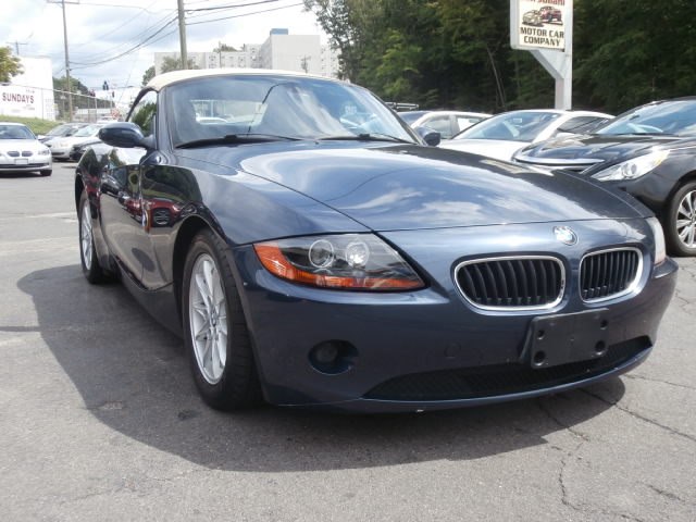 2004 BMW Z4 2dr Roadster 2.5i, available for sale in Waterbury, Connecticut | Jim Juliani Motors. Waterbury, Connecticut
