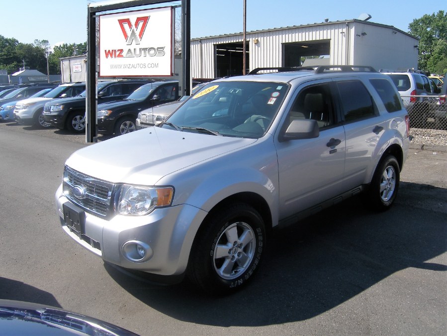 2010 Ford Escape 4WD 4dr XLT, available for sale in Stratford, Connecticut | Wiz Leasing Inc. Stratford, Connecticut