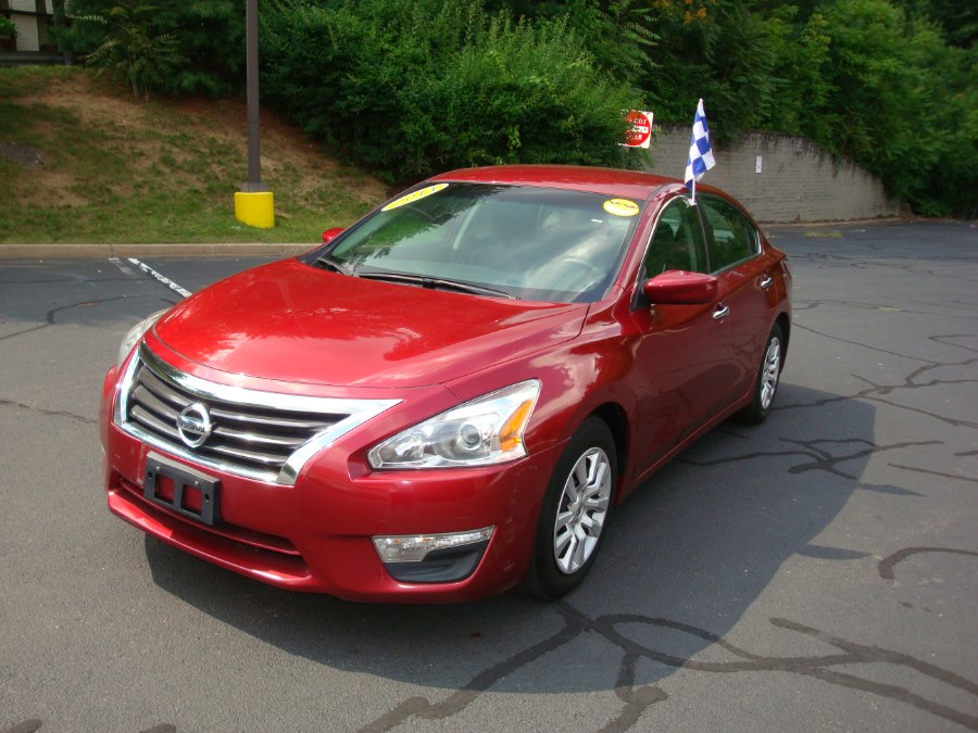 2014 Nissan Altima 4dr Sdn I4 2.5 S - Clean Carfax/One Owner, available for sale in New Britain, Connecticut | Universal Motors LLC. New Britain, Connecticut