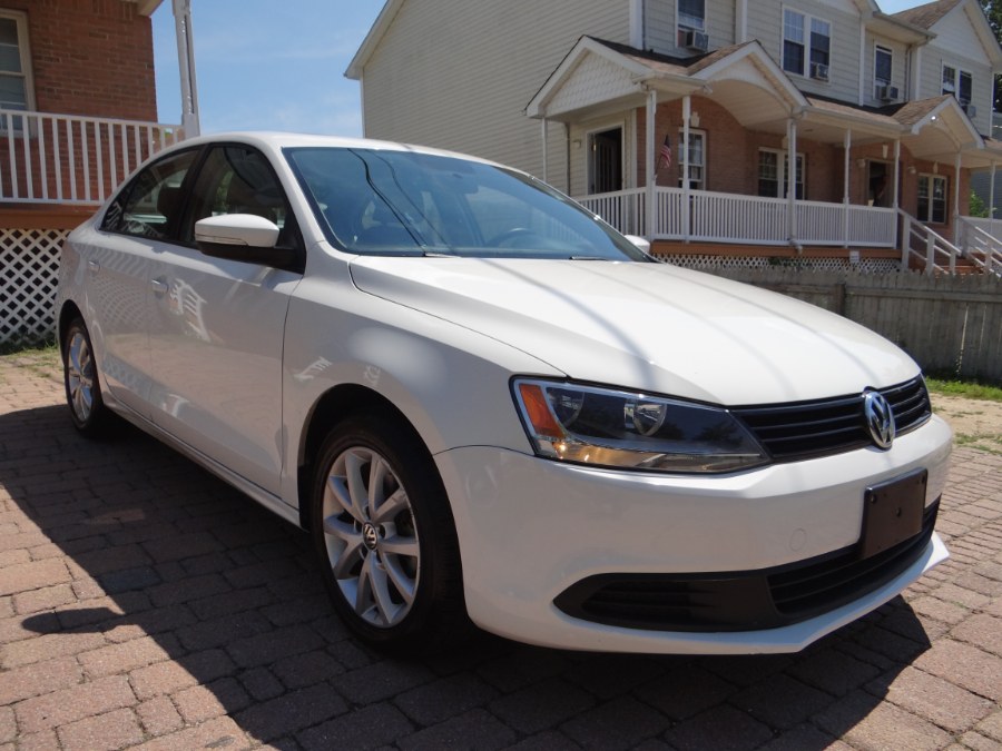 2011 Volkswagen Jetta Sedan 4dr Auto SE w/Convenience & Sunroof PZEV, available for sale in West Babylon, New York | SGM Auto Sales. West Babylon, New York