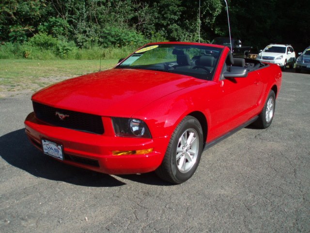 2006 Ford Mustang 2dr Conv Deluxe, available for sale in Manchester, Connecticut | Vernon Auto Sale & Service. Manchester, Connecticut