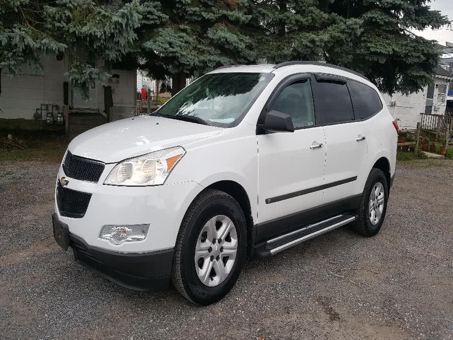 2009 Chevrolet Traverse FWD 4dr LS, available for sale in Copiague, New York | Great Buy Auto Sales. Copiague, New York