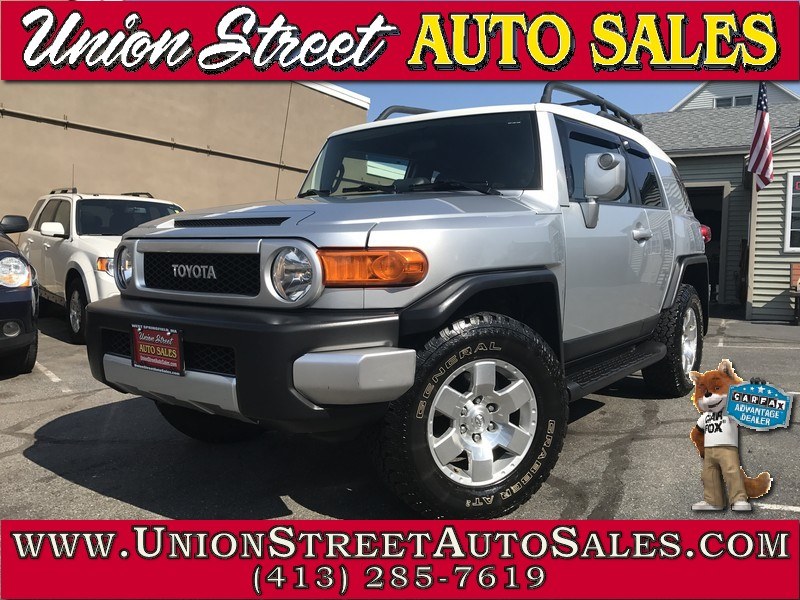 2007 Toyota FJ Cruiser 4WD 4dr Auto (Natl), available for sale in West Springfield, Massachusetts | Union Street Auto Sales. West Springfield, Massachusetts